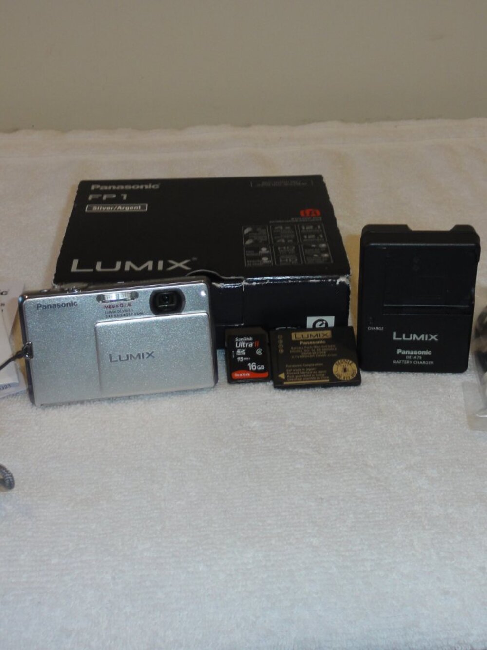 Panasonic Digital Camera Lumix DMC-FP1 12.1MP TESTED EXCELLENT!